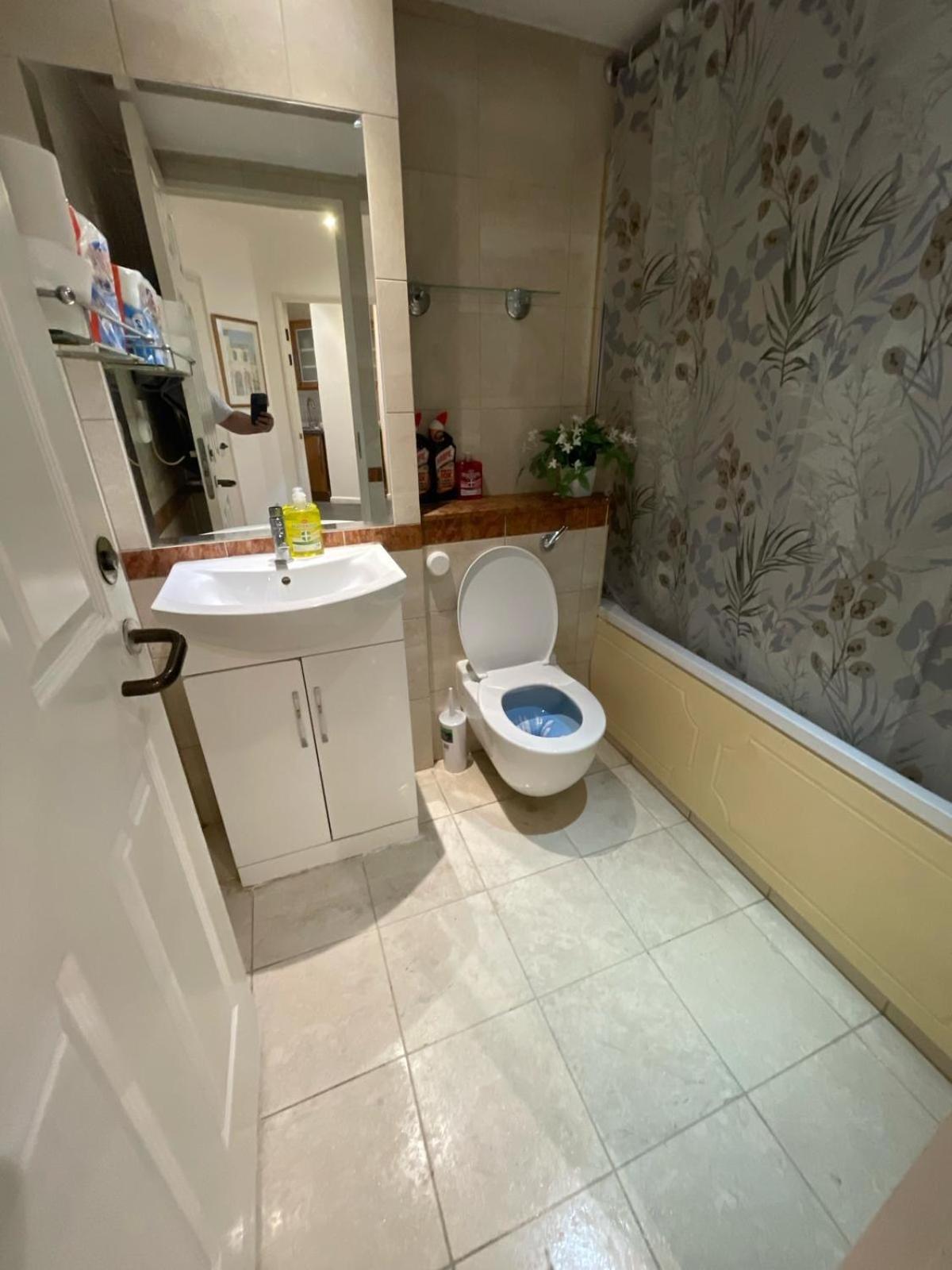 Apartment 1 Bedroom With Security 24 London