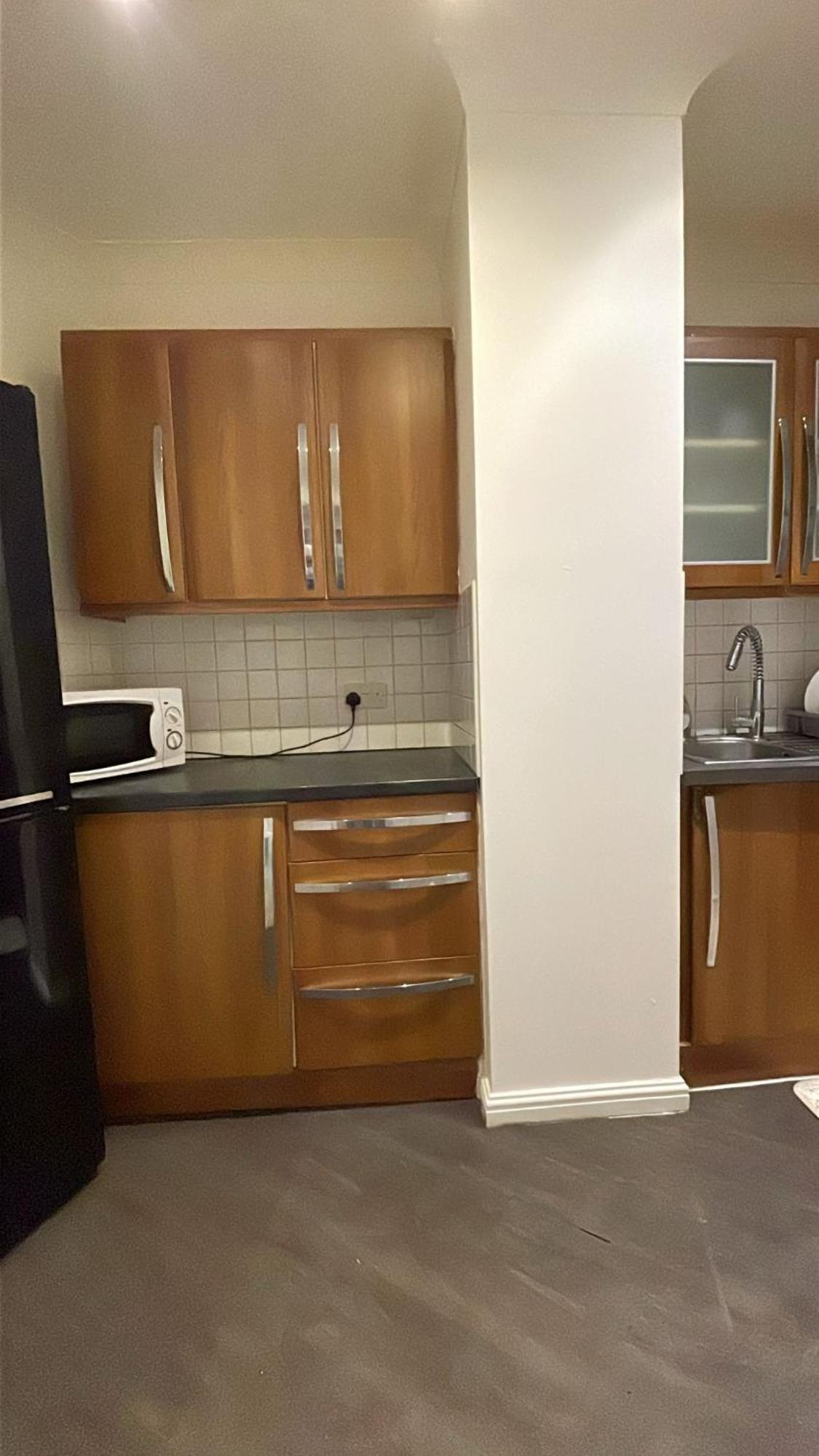 1 Bedroom With Security 24 *
