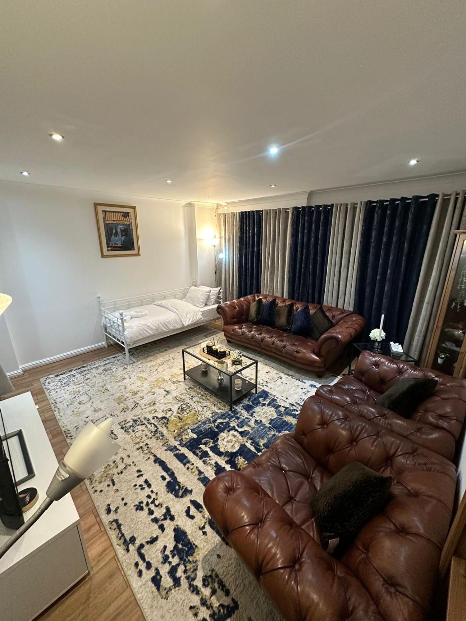 1 Bedroom With Security 24 * London